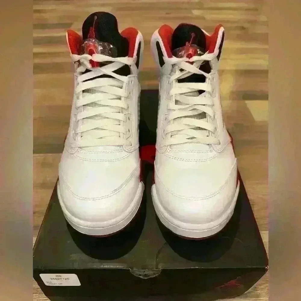 Air Jordan 5's retro size 8 white black and red - Picture 3 of 6